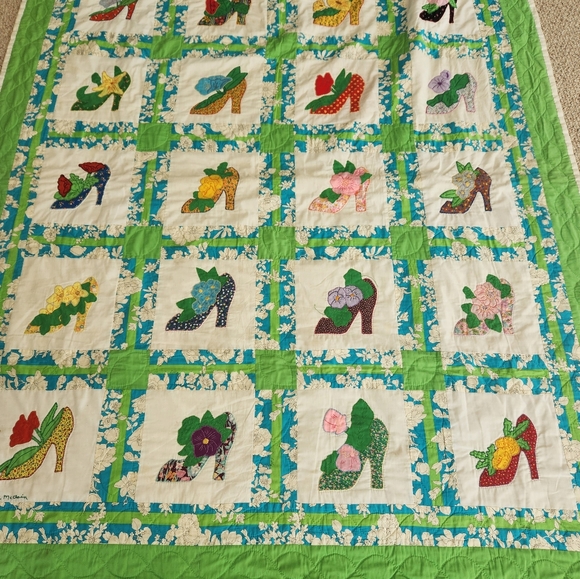 Vintage quilt, 88x73, high heel theme - Picture 1 of 6